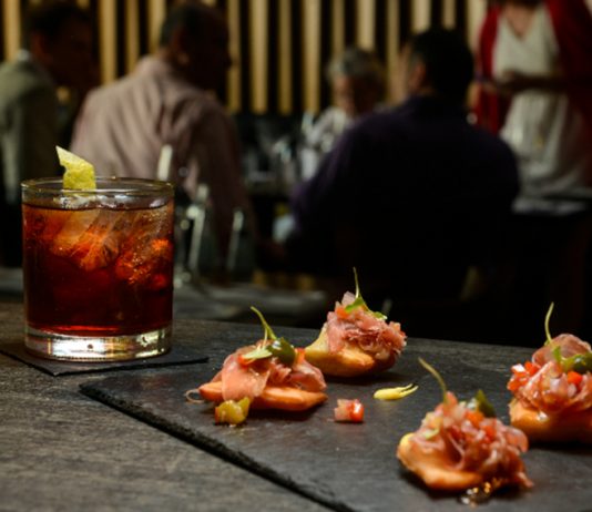 Tapas y cocktails, una buena opción para las noches de verano en la Ciudad