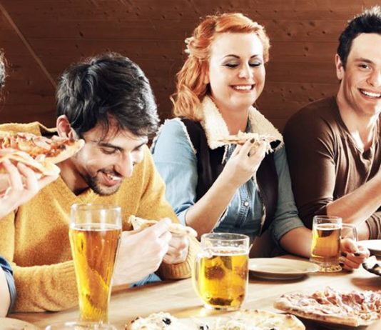 Los chefs de CookApp cocinan al aire libre en Distrito Arcos