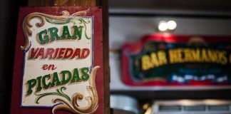 Homenaje a León Ferrari en el Bar de Cao