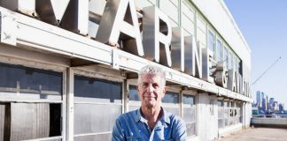 El chef Anthony Bourdain prepara la apertura de un nuevo mercado en NY