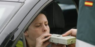 Las gaseosas dietéticas elevan el alcohol en el aliento