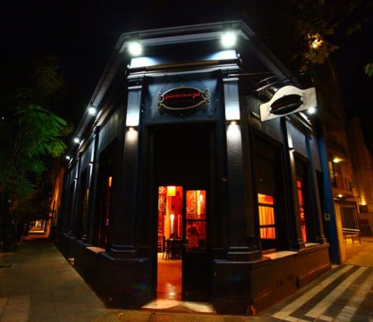 Guarda la Vieja, comedero y bebedero en una esquina bien porteña