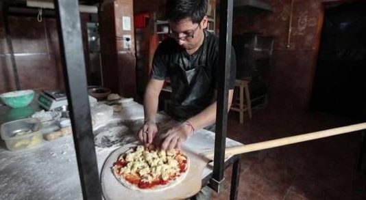 Con su grande de mollejas un argentino se consagró campeón mundial de la pizza