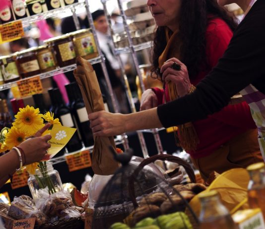 Finde de ferias porteñas: mercado en Devoto y productores en Agronomía