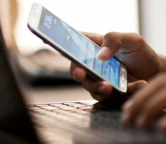 Dime cuánto smartphone usas y te diré qué pulgar tienes