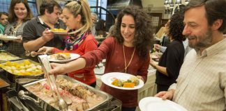 Locura por probar el último puchero del Plaza Hotel