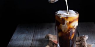 El café con leche de banana que es furor en Nueva York