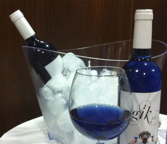 Gik, el vino azul que llegó para revolucionar el mercado