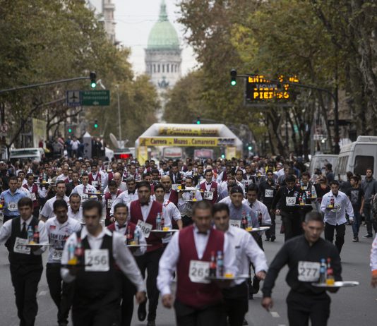 Este sábado se disputará una nueva Carrera de Mozos y Camareras