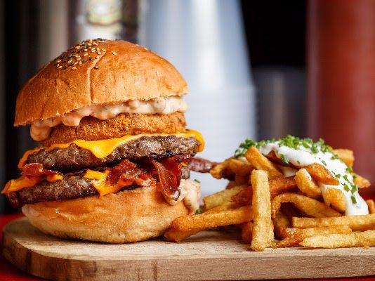 Mi Barrio Hamburguesería sigue creciendo e inaugura nuevo local en Belgrano