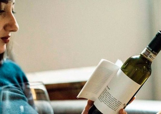 Libro Botella, un evento para tomar vino y leer al mismo tiempo