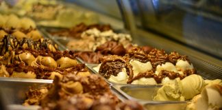 Una heladería de Quilmes lanzó nuevo gusto inspirado en popular alfajor y es furor