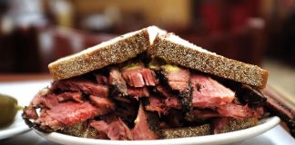 Katz’s Deli lanza una suscripción para los fanáticos del pastrón