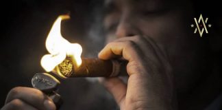 Puros y espirituosas en la terraza del nuevo Vuelta Abajo Social Club