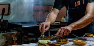 Llega a las librerías «El libro de las hamburguesas» de Fabio Alberti