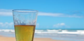 Llega Océanica, la primera cerveza argentina hecha con agua de mar