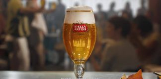 Las celebridades se tiñen de azul por una causa solidaria