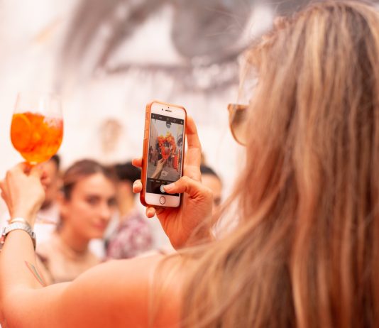 Llega la temporada de atardeceres anaranjados con copa de Spritz en mano