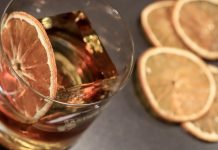 Cómo el hielo perfecto puede transformar un trago en una experiencia única