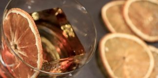 Cómo el hielo perfecto puede transformar un trago en una experiencia única