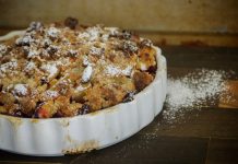 Crumble de ciruelas sin gluten: fiesta de sabores para disfrutar en otoño