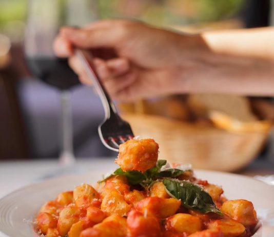 En su día, receta de Gnocchi de papa con tomate y albahaca de la mano de un experto