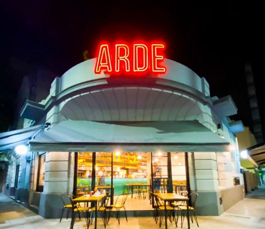Arde Brasas: una nueva parrilla desembarca en Villa Urquiza