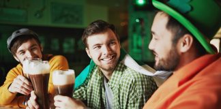 Tradición y brindis: ¿cómo y por qué se celebra San Patricio en Argentina?