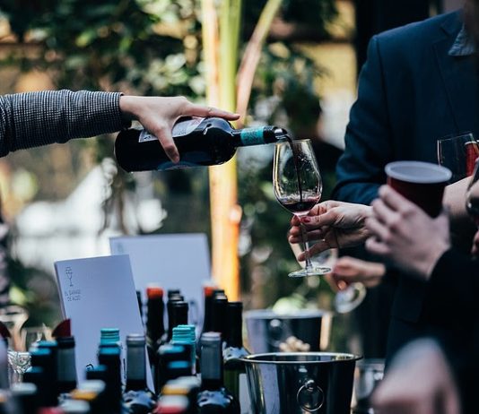 Feria en Aldo’s: gran barata de vinos, libros y discos, con música en vivo feria en aldos