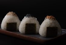 Onigiri, el snack japonés que gana cada vez más popularidad en las mesas porteñas onigiri