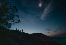 Viajar de noche: la tendencia que redefine la experiencia en destinos viajar de noche