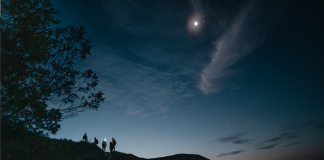 Viajar de noche: la tendencia que redefine la experiencia en destinos viajar de noche