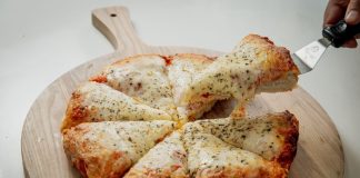 La pizza al molde porteña, según Roberto y Mateo Petersen: una tradición que sigue vigente pizza zen