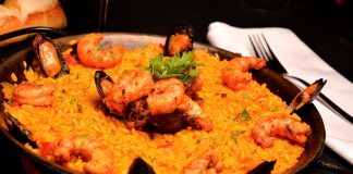 Carnes, guisos y mariscos en la carta de Don Carlos