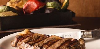 La clásica parrilla Don Julio celebra sus 16 años con su público