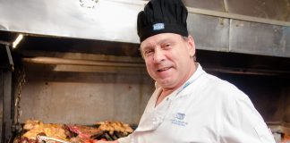 Carlos López, maestro parrillero, premiado en los Gourmand Awards