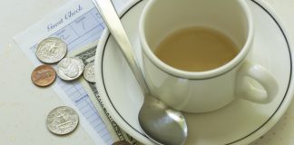 Avanza la prohibición de propinas en restaurantes de EE.UU.