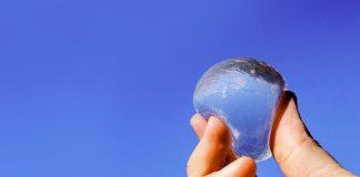 Ooho!, esferas de agua que buscan reemplazar la botella de plástico