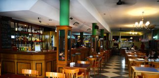 La Academia presenta su nueva barra y cantinero