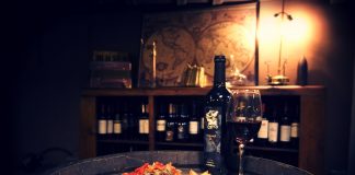 Mosto Vinazzi, un cosmopolita con wine bar y más