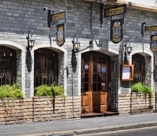 Betanzos y un menú especial para disfrutar del vino y la cocina española