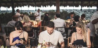 #CenaSinPantallas: una campaña para comer sin celular