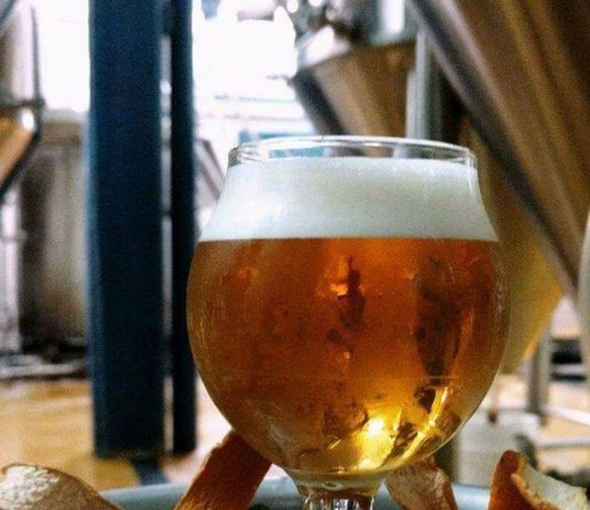 Sale la primera cerveza artesanal co-creada por 4 cerveceros argentinos