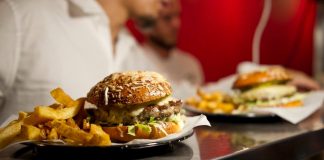 Tierra de Nadie, el pionero en burgers, inaugura su segundo local