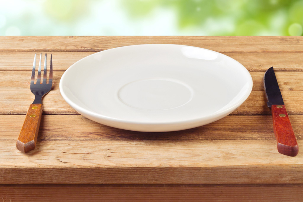 Лишняя тарелка на столе