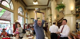 Las Violetas se consagró como el mejor café notable de la Ciudad