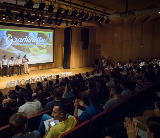 Se entregaron diplomas a los primeros egresados del Programa Gastronómico de la Ciudad