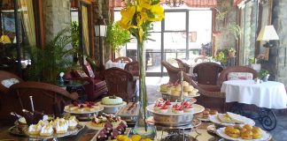 Tomar el té en Llao Llao: un buffet en el paraíso