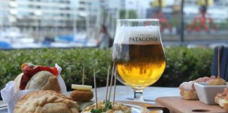 Tapeo criollo y música en vivo en el after office de La Cabaña