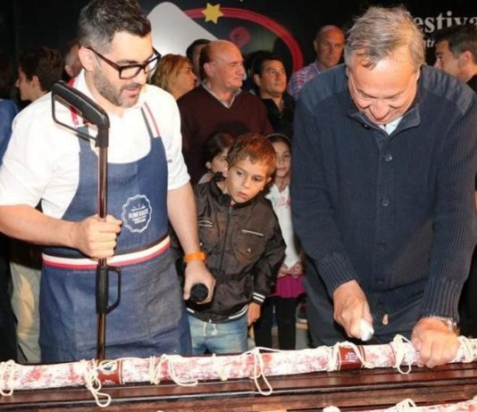 Tandil volvió a hacerlo y elaboró el salame más grande mundo